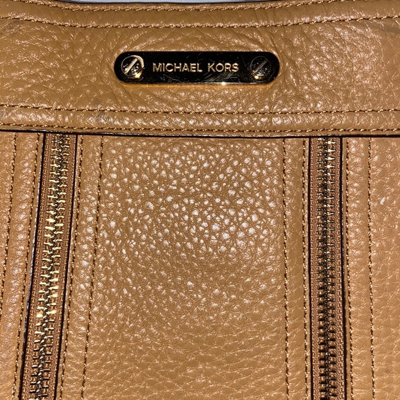 MICHAEL KORS GOLD CROSSBODY - Picture 2 of 7